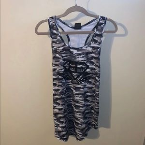 Xl gym shark Razorback tank top